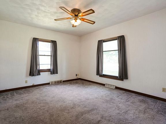 5th image of 1010 Main St