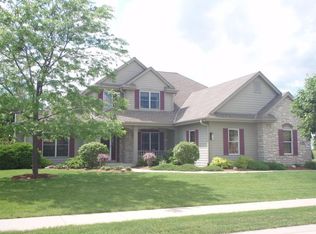 1704 River Lakes Rd N, Oconomowoc, WI 53066