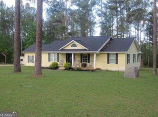 445 Southside Dr, Lyons, GA 30436