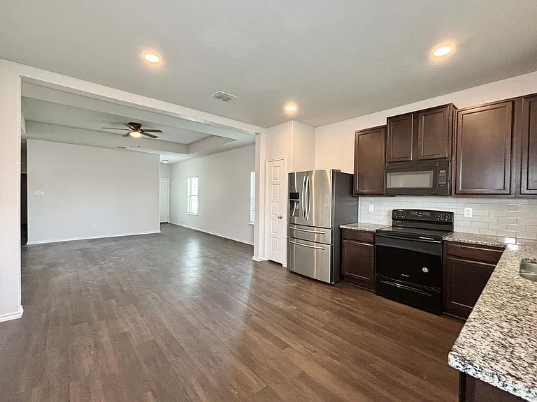 8226 Noble Crst — Photo 3