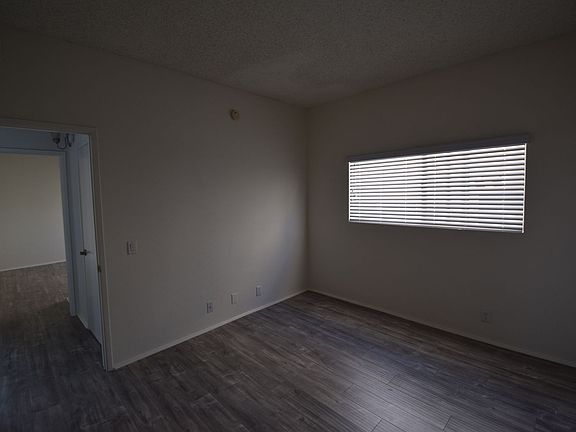 5th image of 11315 Moorpark St APT 204