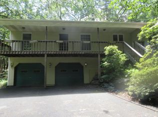152 Lancet Cir, Dingmans Ferry, PA 18328