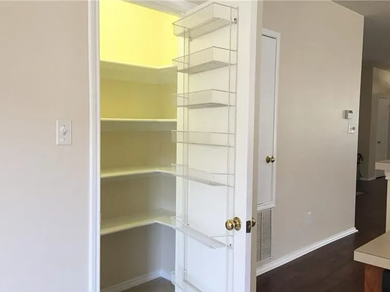 2204 Hickory Dr — Photo 9