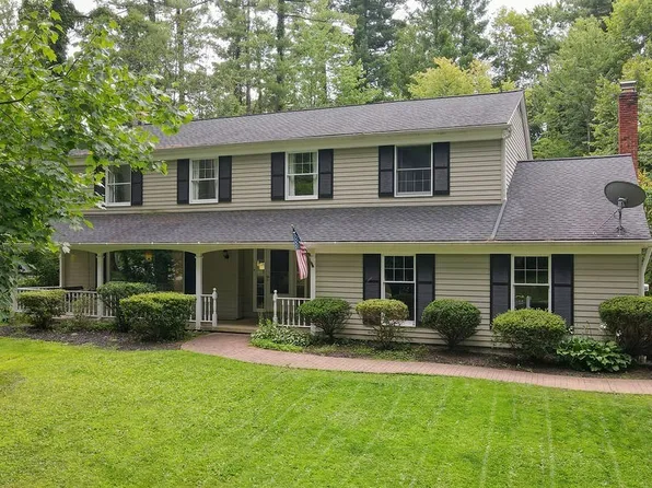 1080 Sheerbrook Dr, Chagrin Falls, OH 44022