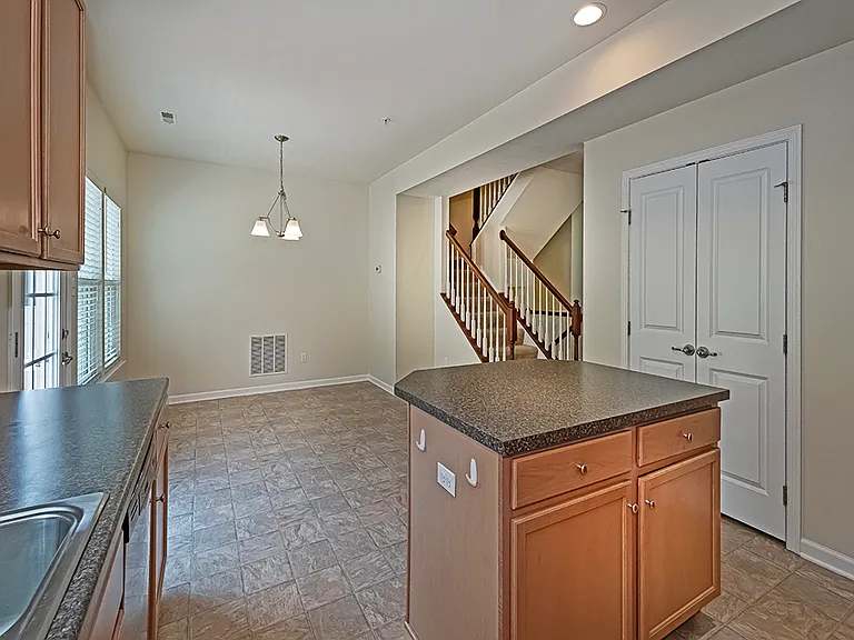 627 Edison Dr — Photo 6