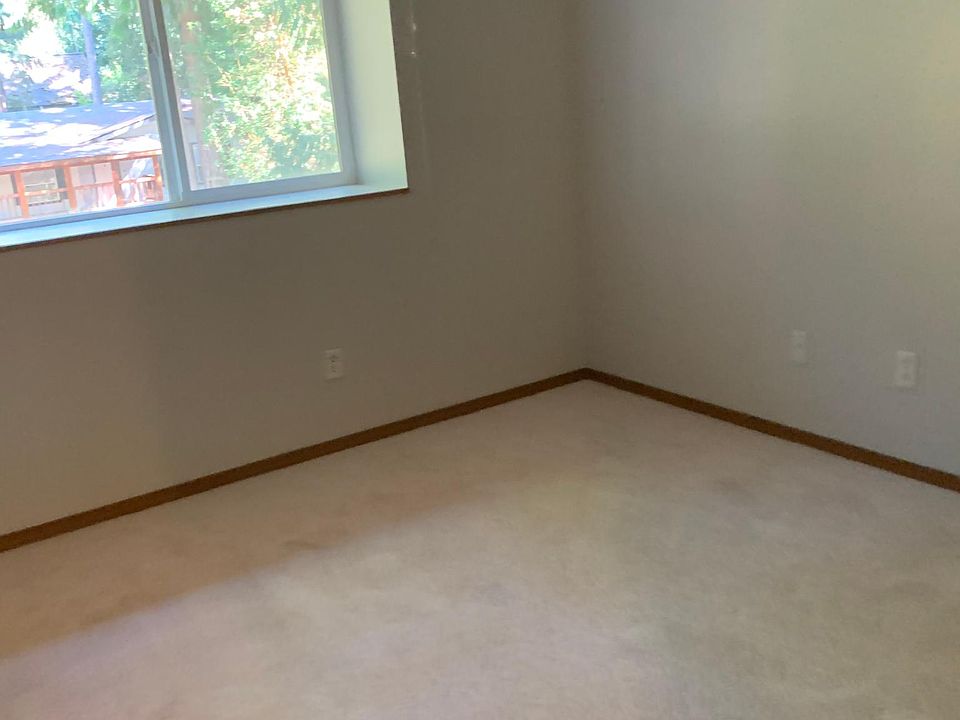 1st image of 18405 Tapaderos St SE