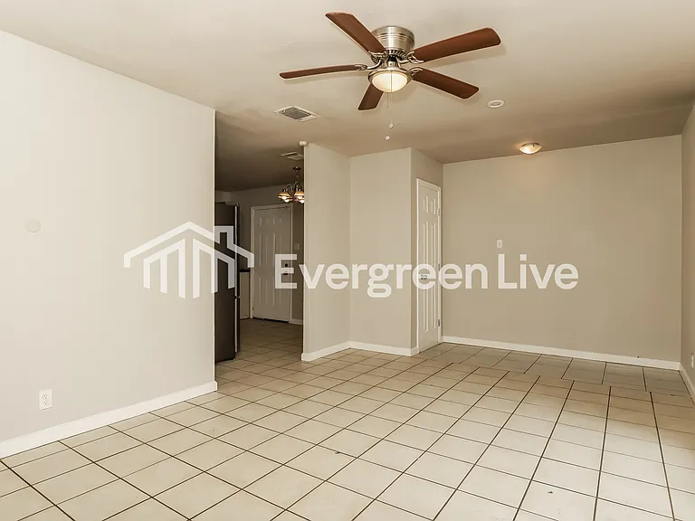 738 Sterling Dr — Photo 6