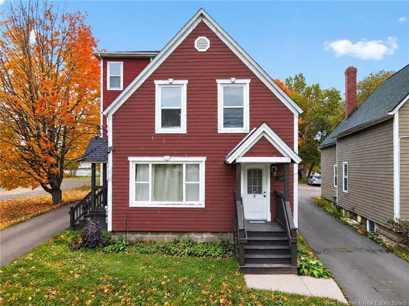 121 Elmwood Dr, Moncton, NB E1A 1X2