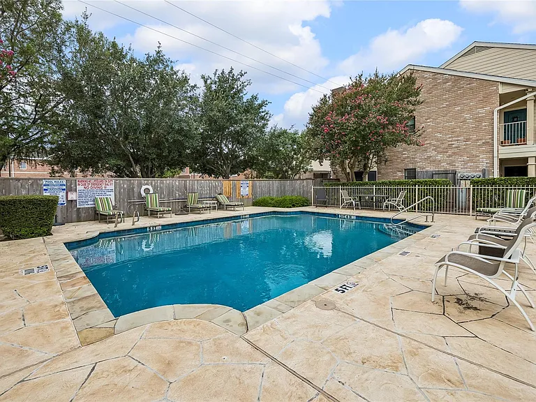 763 Bering Dr #B — Photo 16