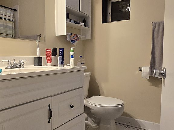 5th image of 3178 N Broadway St #302