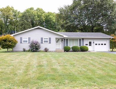 406 E Sunset Dr, South Whitley, IN, 46787