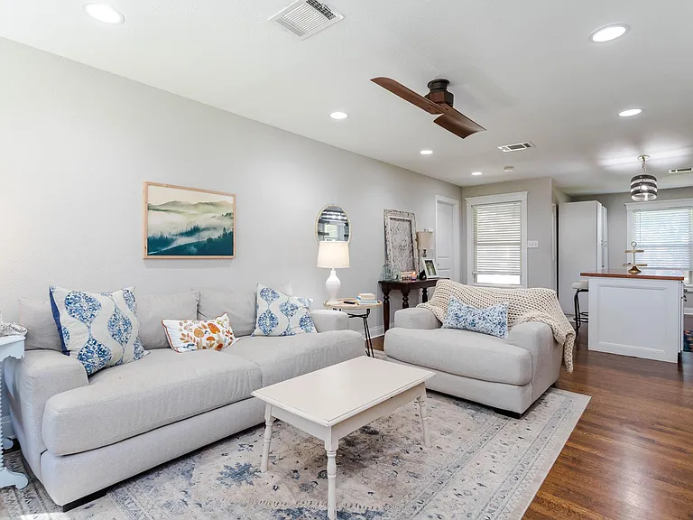 626 Sherwood Dr — Photo 3