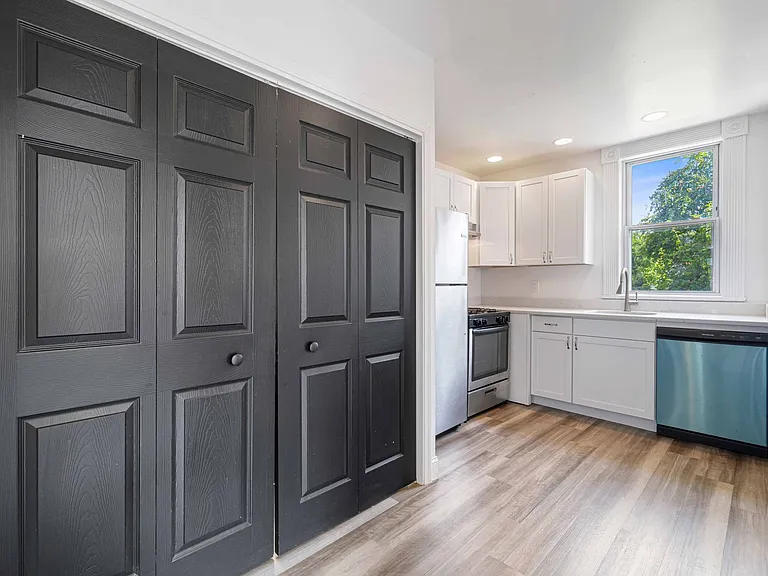 400 W Prospect Ave — Photo 14