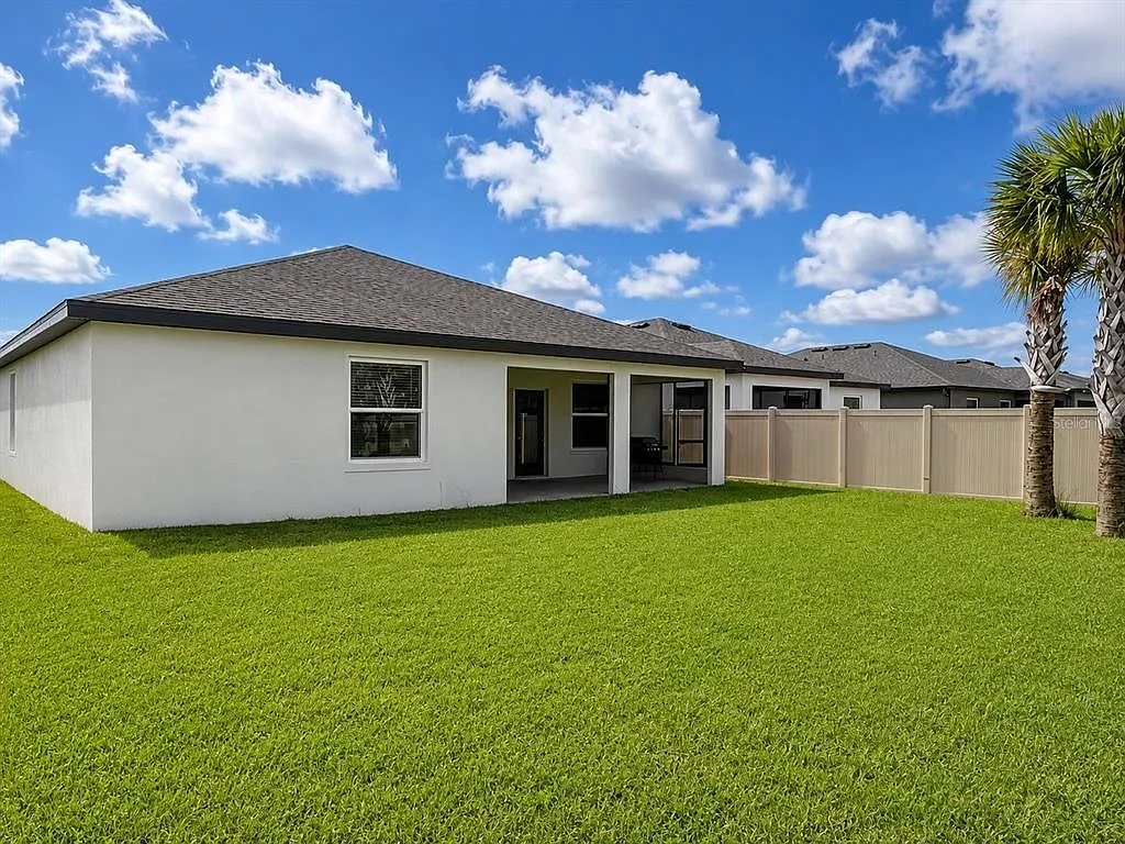 3 bed, 2.0 bath, 1932 sqft, $2,475 — Photo 2