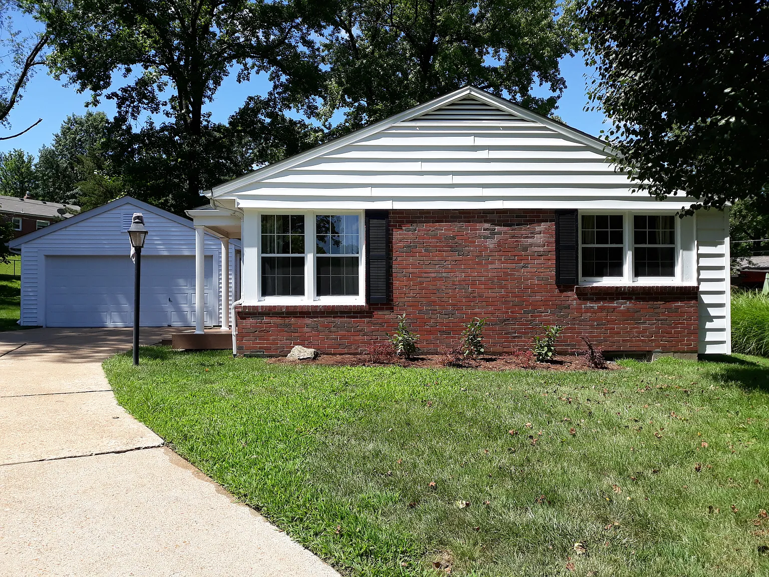 548 Eastwood Dr photo 1