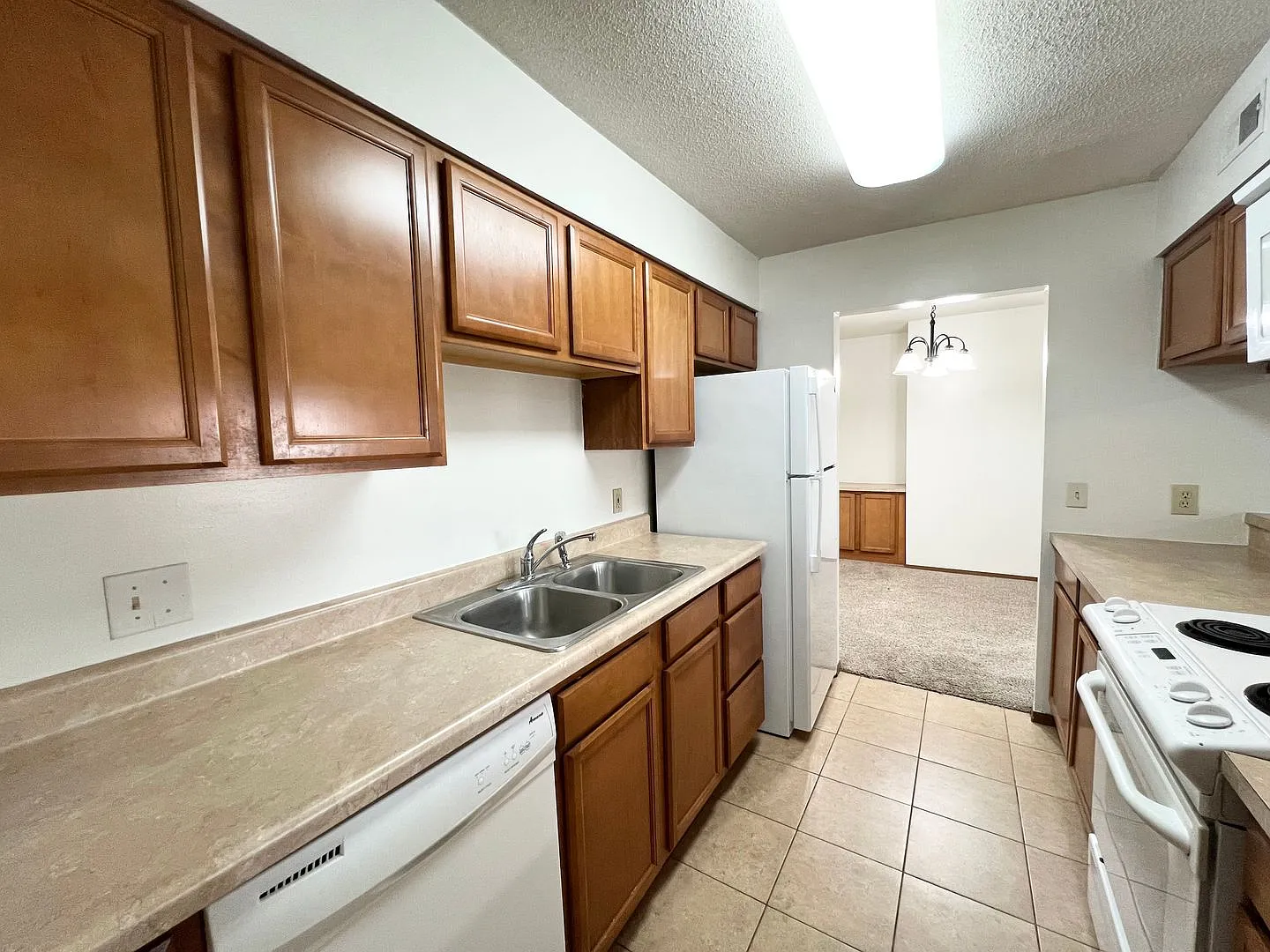 Oakridge Apartments — Photo 2