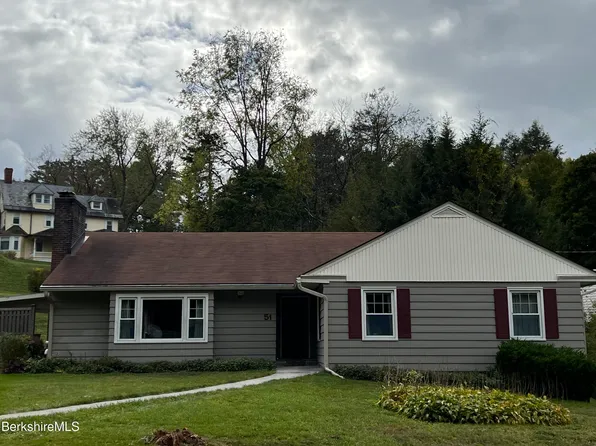 51 Glen St, Adams, MA 01220