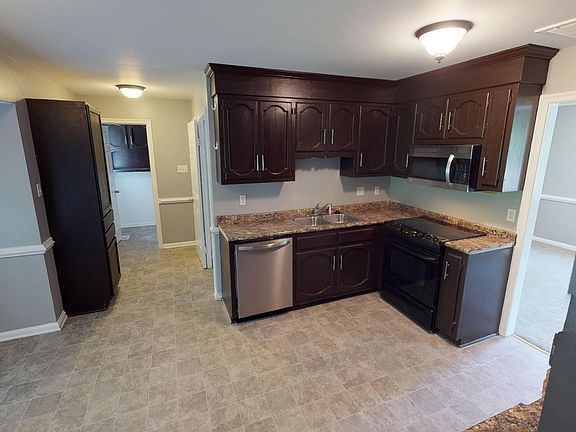 2nd image of 821 Cranston Dr