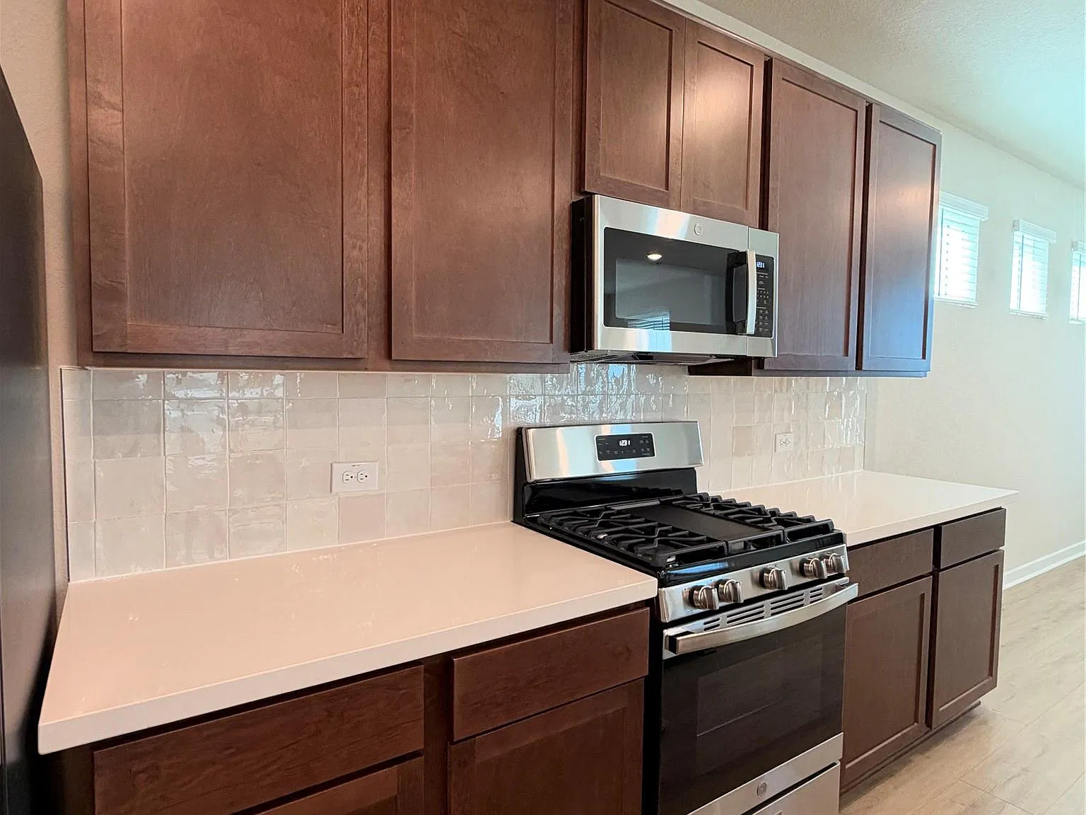 3 bed, 2.5 bath, 1640 sqft, $2,050 — Photo 3