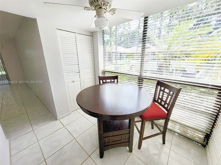 7523 Greenlake Way #C — Photo 10
