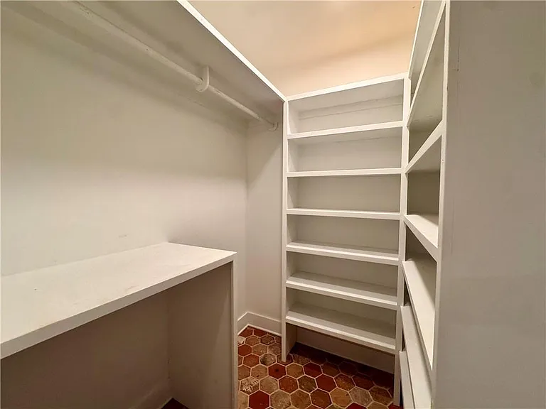 687 Brownwood Ave SE — Photo 11