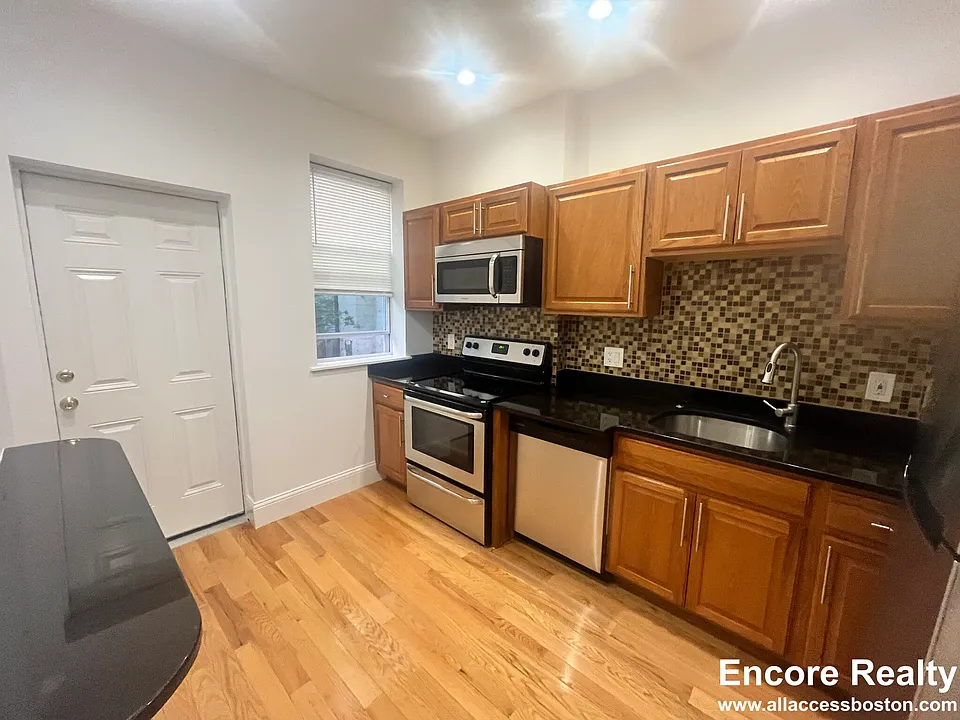 51 Joy St #1R