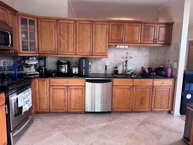 4924 SW 151st Ave — Photo 5