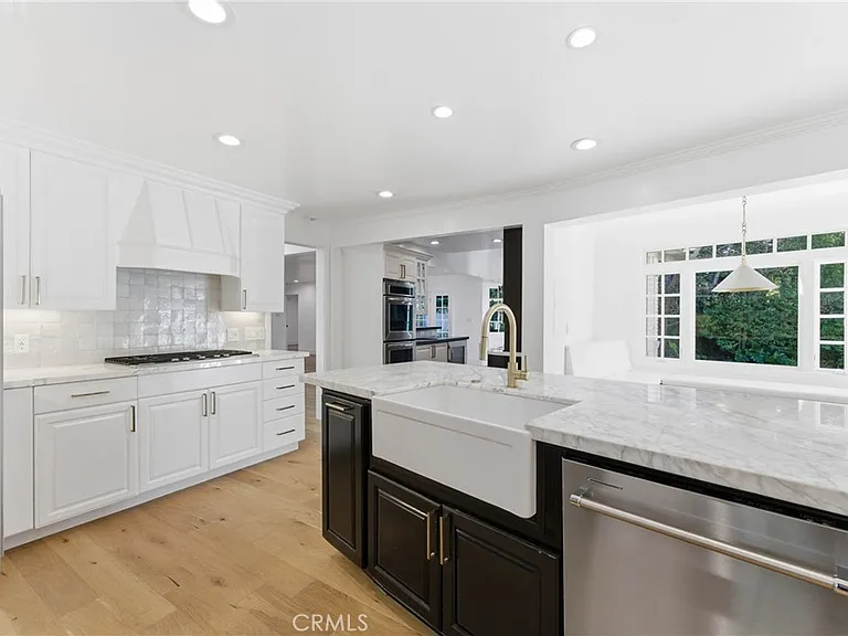 515 Kings Pl — Photo 9