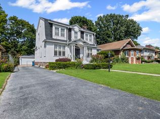 15 E 155th St, Harvey, IL 60426