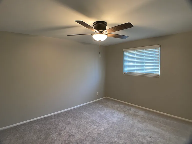 134 Oldham Ave — Photo 11