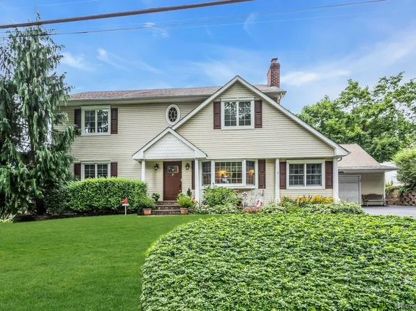 7 Sun Valley Court, Northport, NY 11768