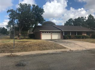 601 Sams St, Taylor, TX 76574