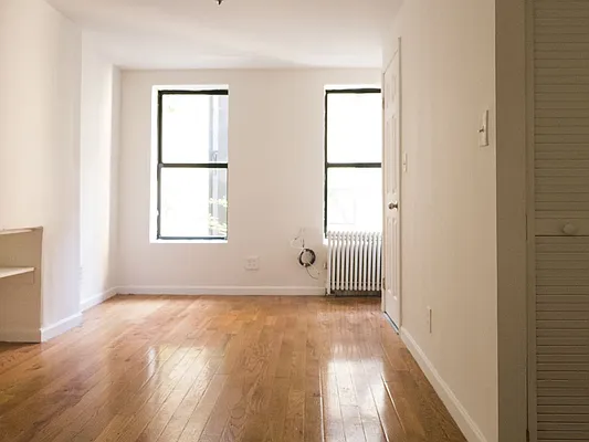 Rented by Crosstown Apartments NYC | media 9