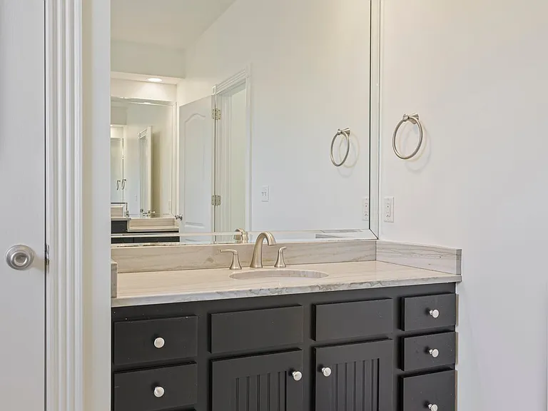 604 Clayborne Ct — Photo 24