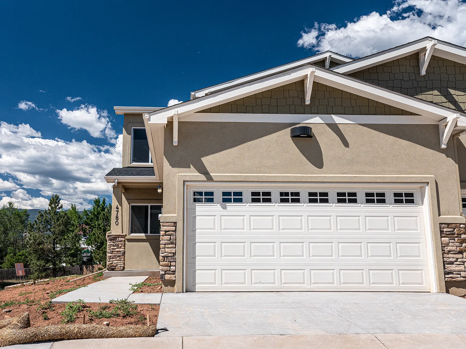 3 bed, 3.5 bath, 2658 sqft, $2,395 — Photo 2