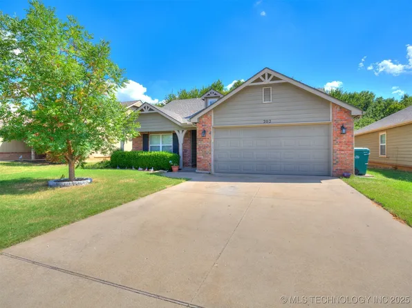 202 W 46th St, Sand Springs, OK 74063
