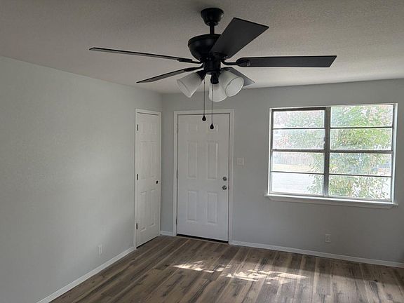 2nd image of 606 W 4th St