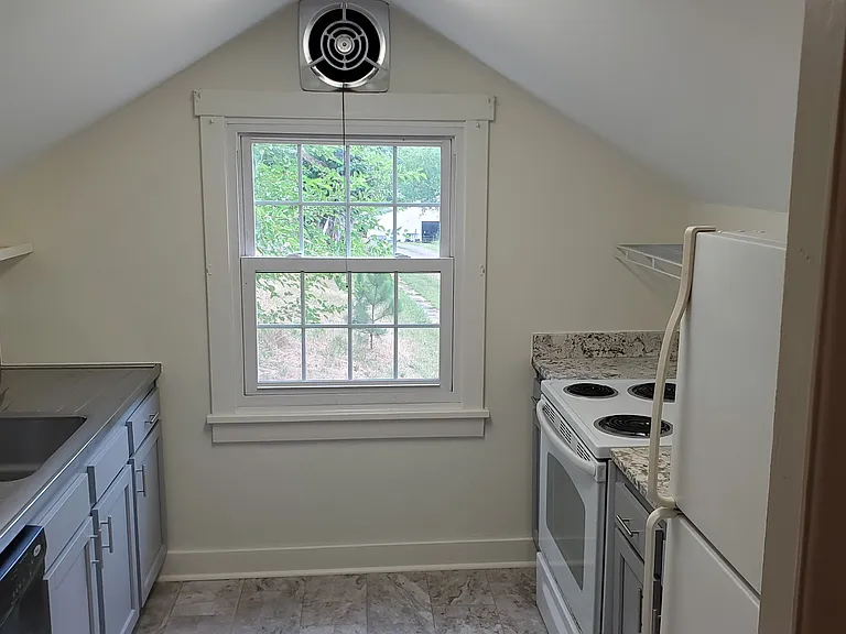 220 Streamside Ln #220 — Photo 5