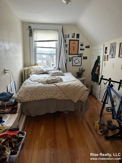 3 bed, 1.0 bath, $3,500 — Photo 2