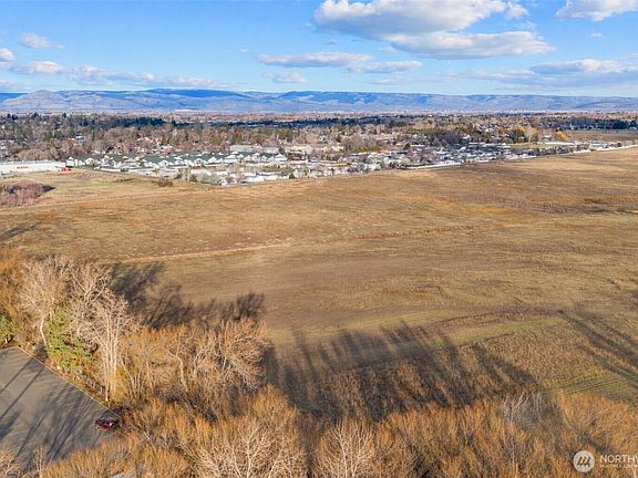 4th image of 0 Umptanum Road E