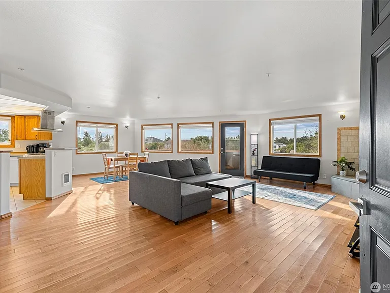 967 Adak Ct SE — Photo 3