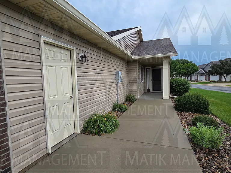 2581 Hawk Ridge Ct SE — Photo 6
