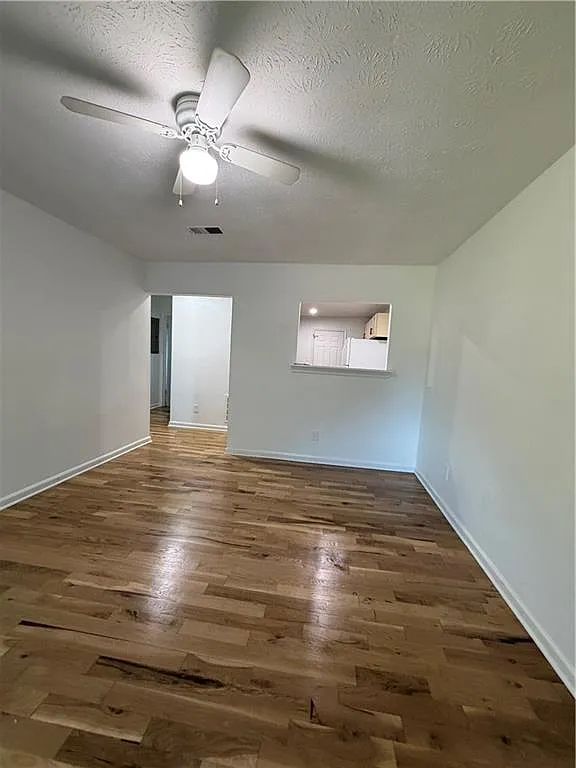 2 bed, 1.0 bath, 924 sqft, $1,250 — Photo 4