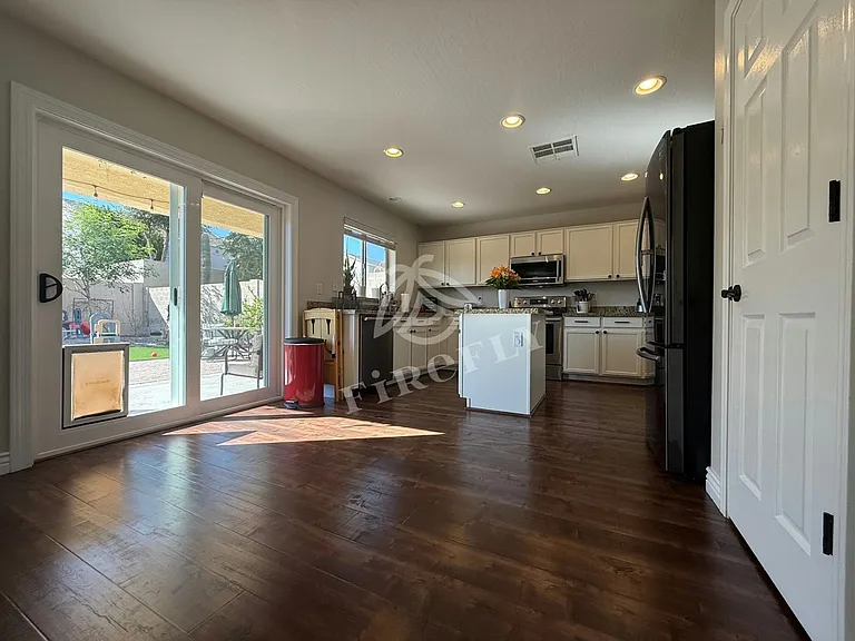 6509 W Red Fox Rd — Photo 7