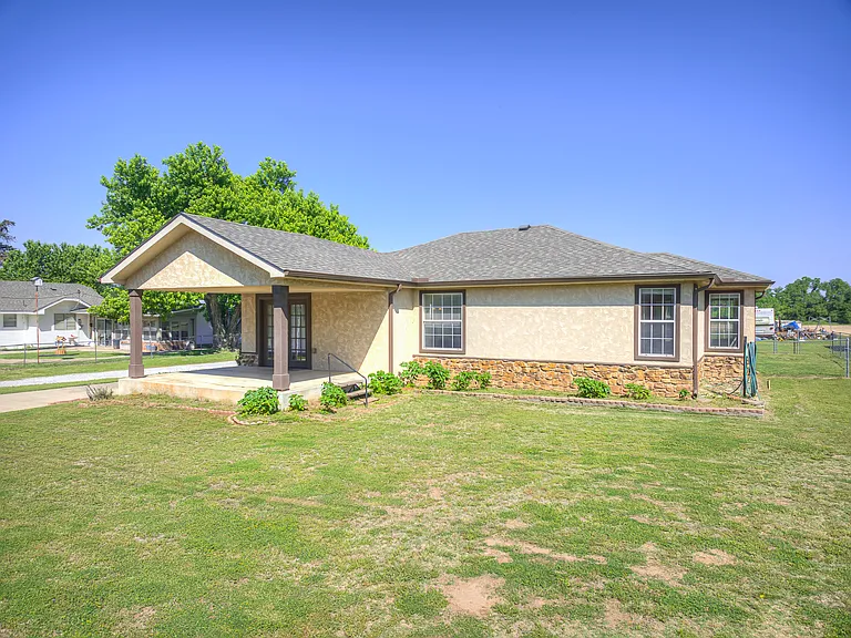 20961 Holden St — Photo 43