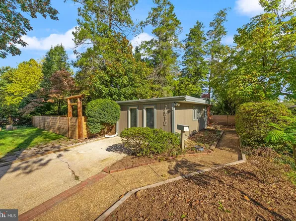 7810 Sycamore Dr, Falls Church, VA 22042