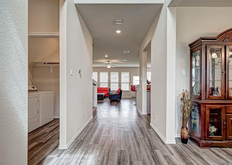 1st image of 9439 Summer River Dr