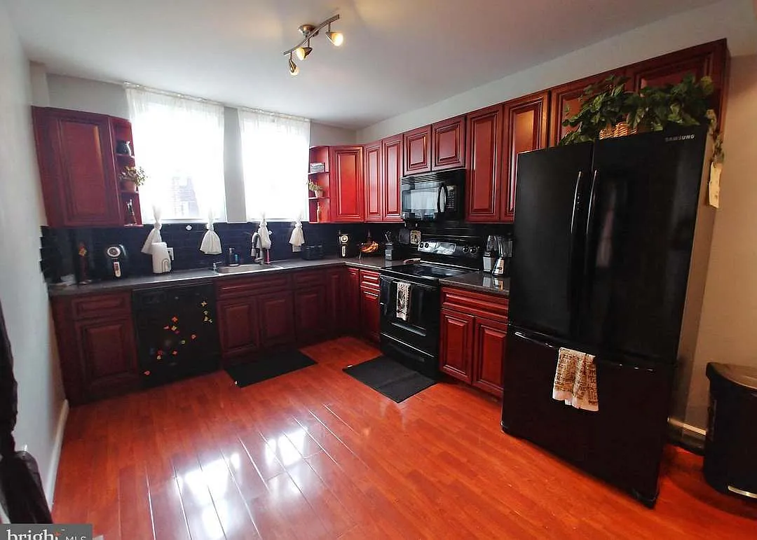 3 bed, 1078 sqft, $1,450 — Photo 4