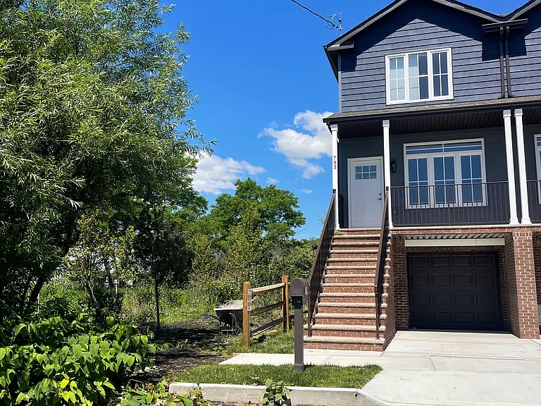 792 Olympia Blvd — Photo 3