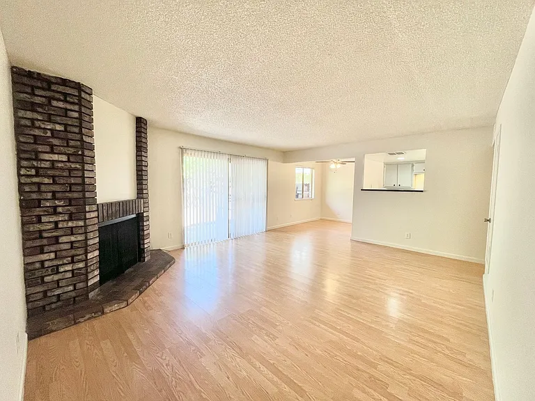 541 - 551 Morse Ave - Laurelwood — Photo 2